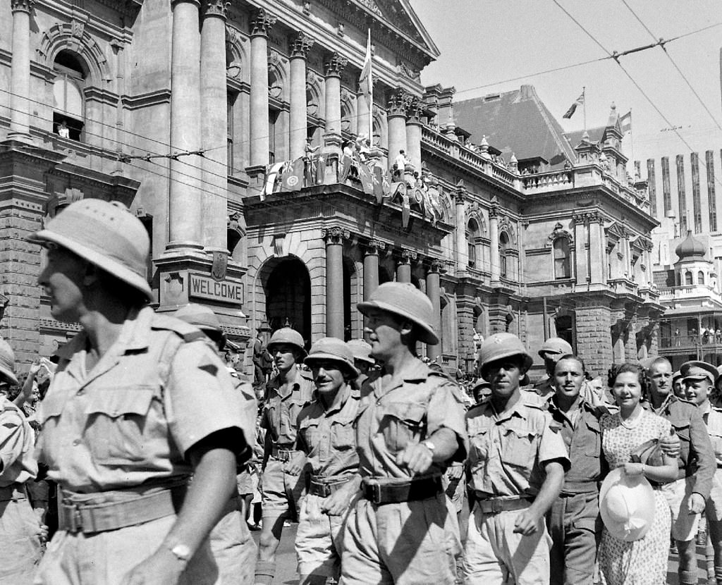 Returning Troops, Darling street, 1945.