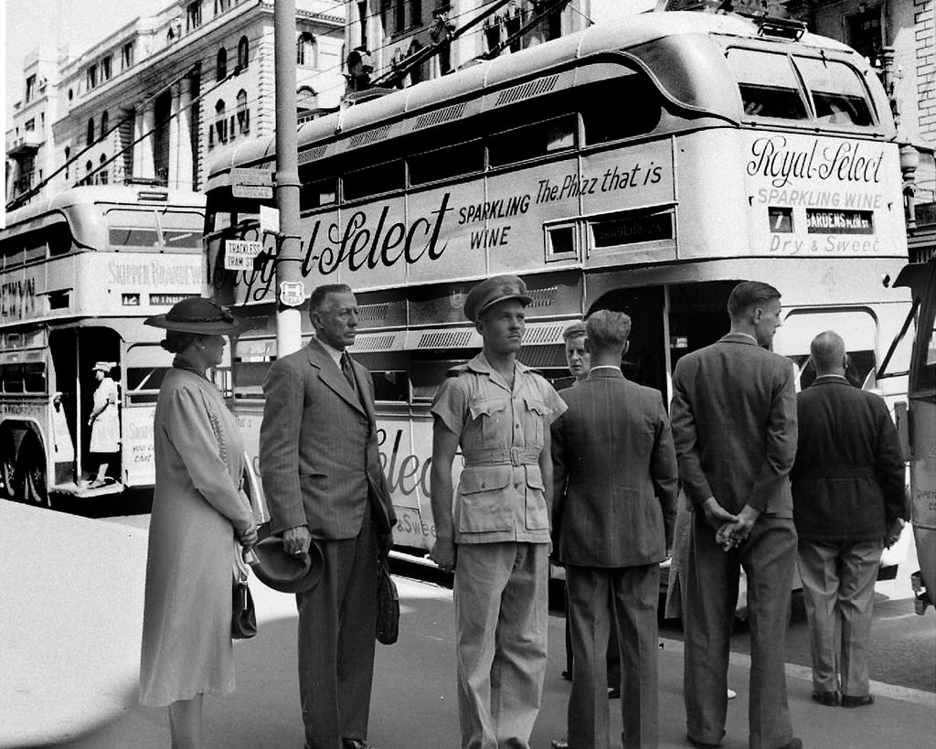 During the Second World War,when the noon day gun was fired daily , all the citizens of Cape Town would stop for 2 minutes of silence and reflect on those who had died during the war, 1943