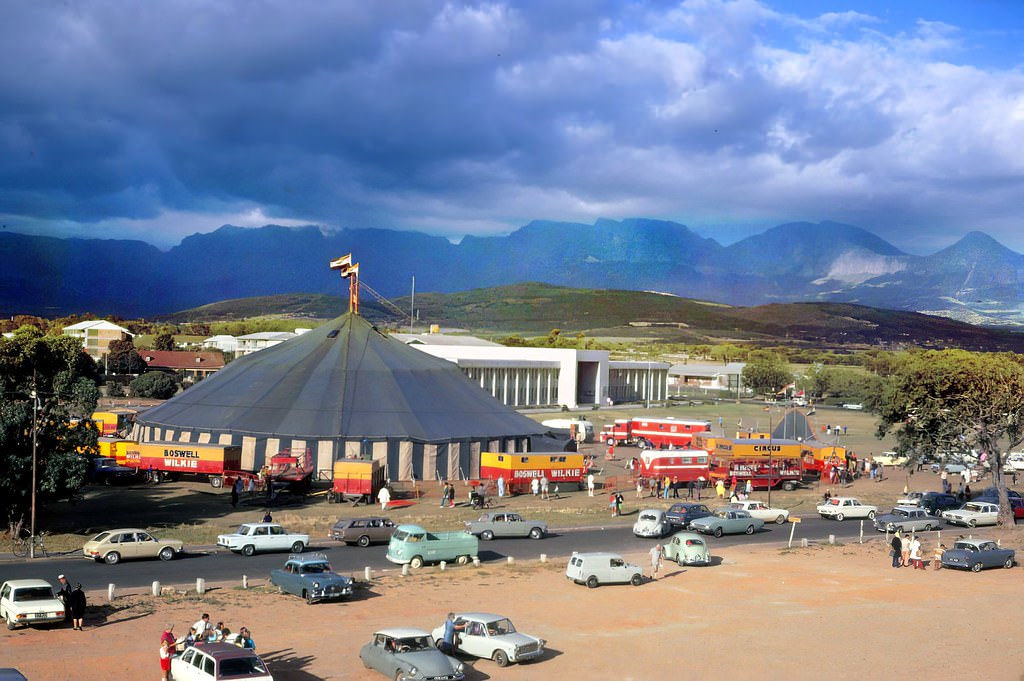 Boswell Wilkie Circus, Strand, 1968.