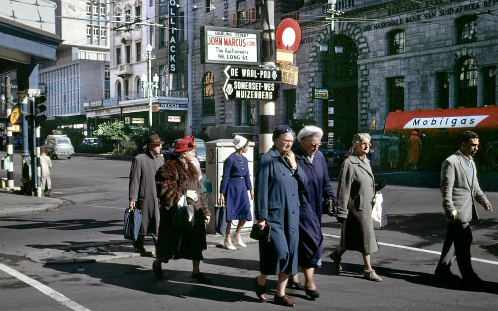 Crossing Darling street, July 1961.