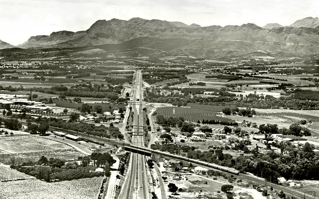 N1 past Paarl, 1971