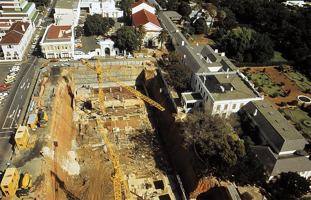 Stal Plein, 1984. Parliamentary parking under construction at Stal Plein.