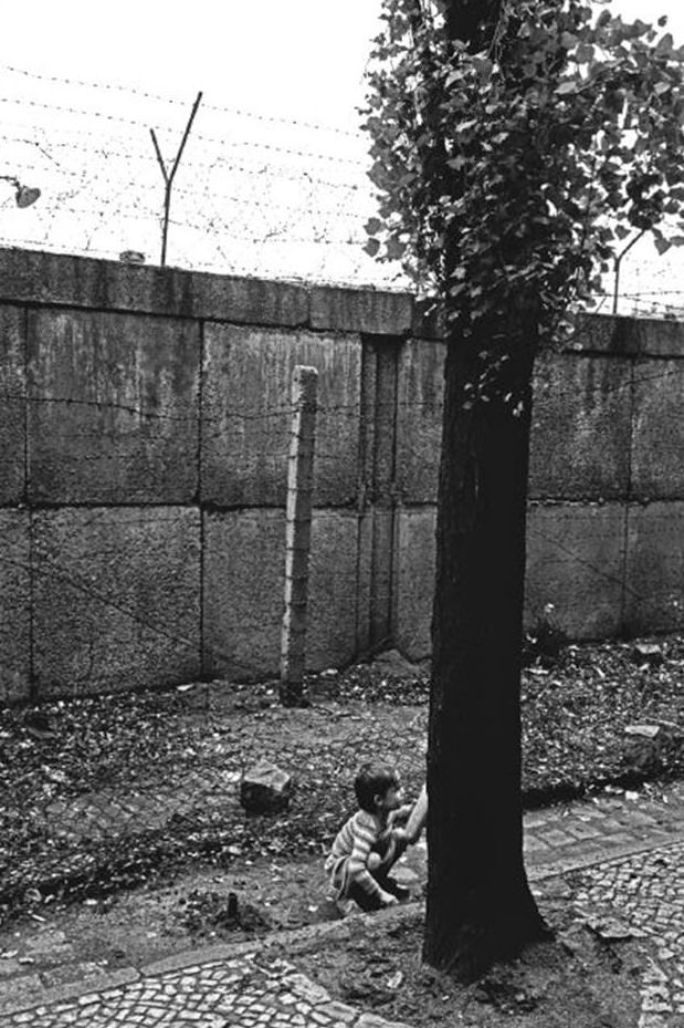 Children playing at the Berlin Wall in Berlin Wedding.