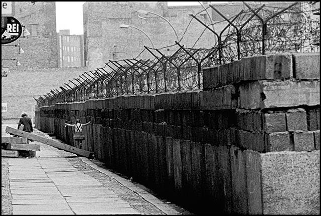 Children playing at the Berlin Wall in Berlin Wedding.