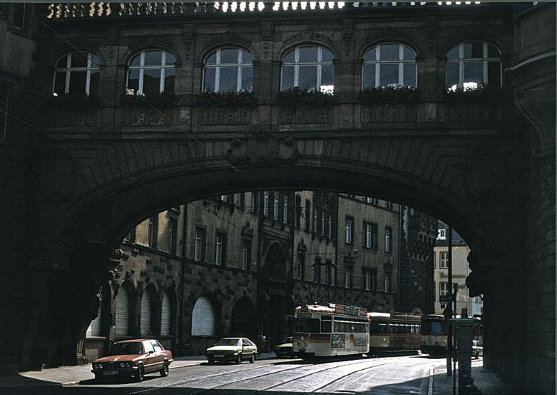 Frankfurt L series tram 234 (Düwag/1957) and trailer on Route 15 approaching the Seufzerbrücke in the Braubachstrasse, July 11, 1982