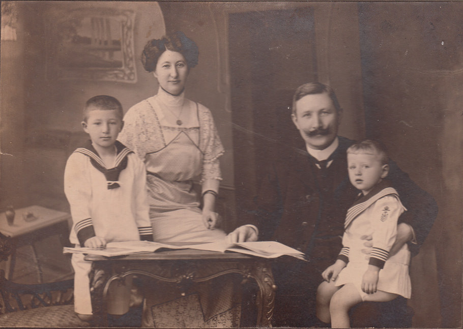 Family in Augustusburg, ca.1910s