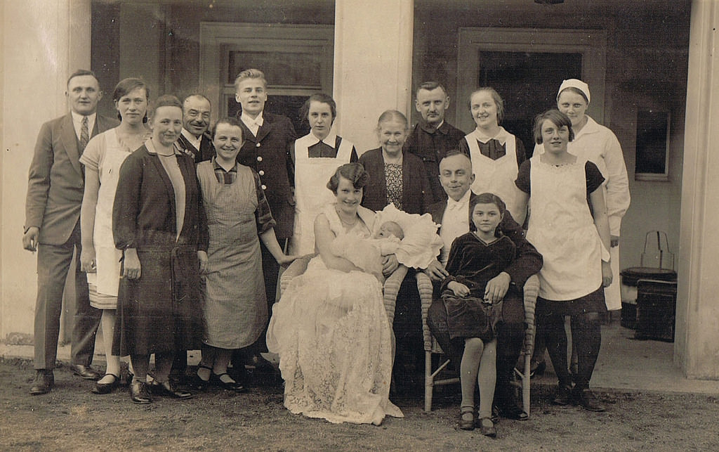The whole household in Dresden, ca. 1930s