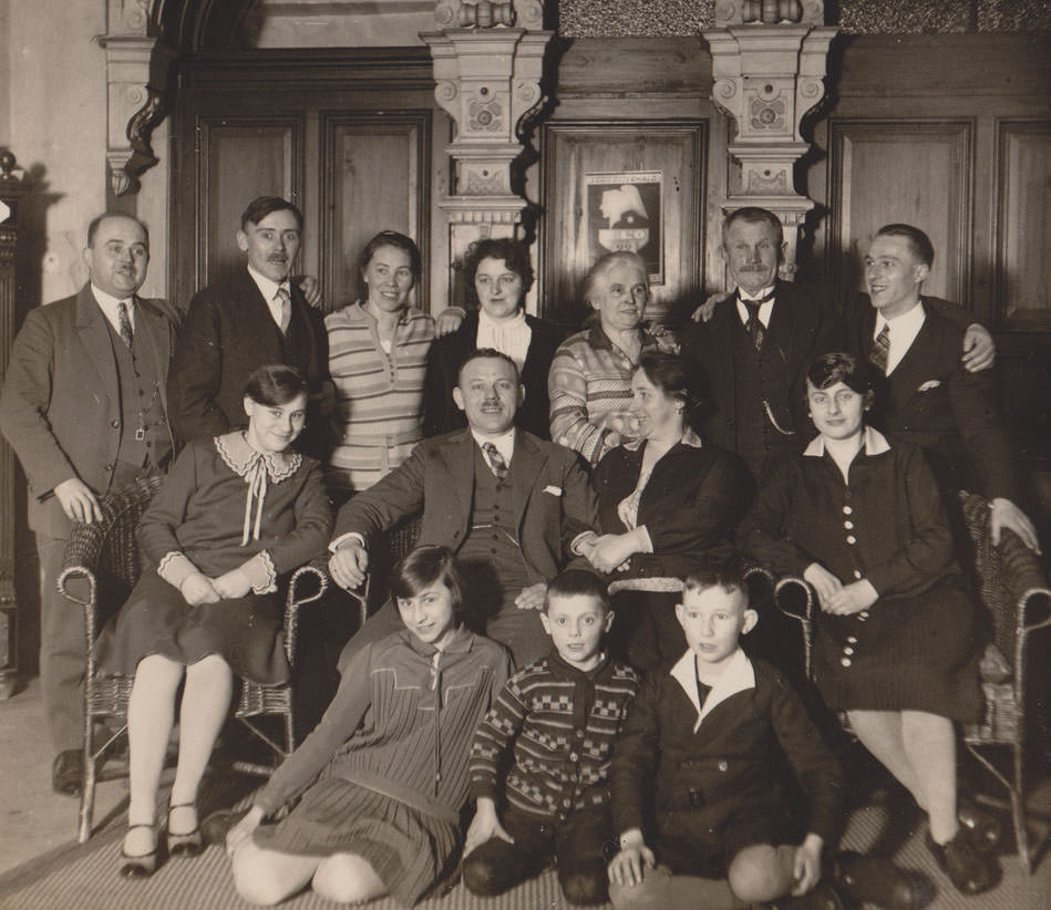 Family meeting in 1928