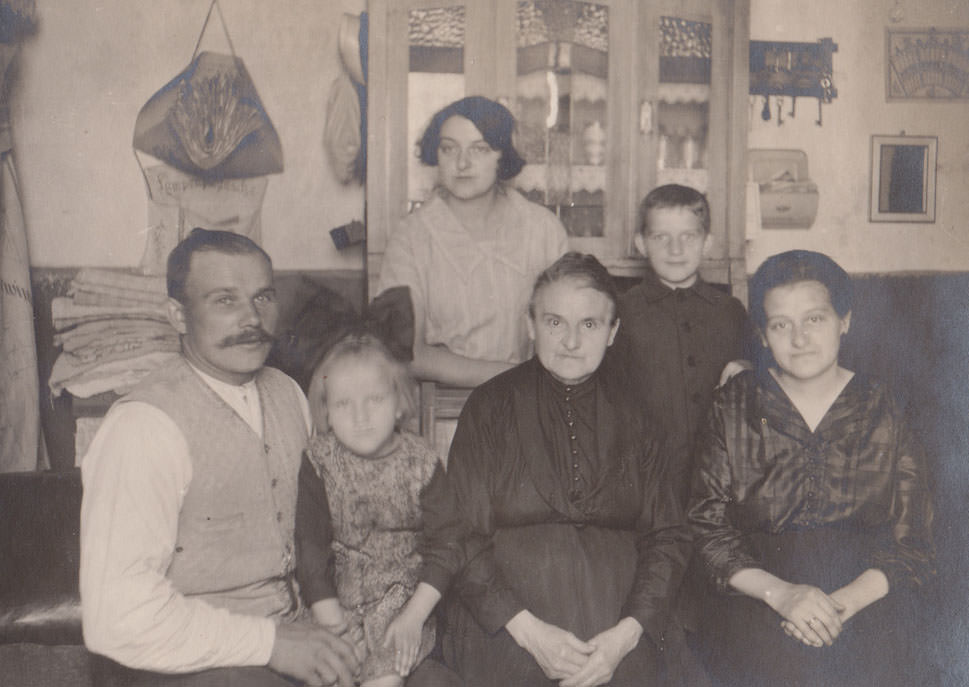 A German family in Hannover in the late 1920s or early 1930s