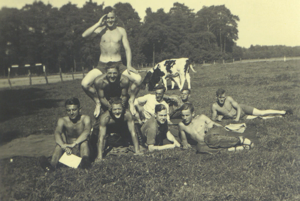 Fascinating Photos Depicting the Ordinary Lives of German Soldiers in the 1930s