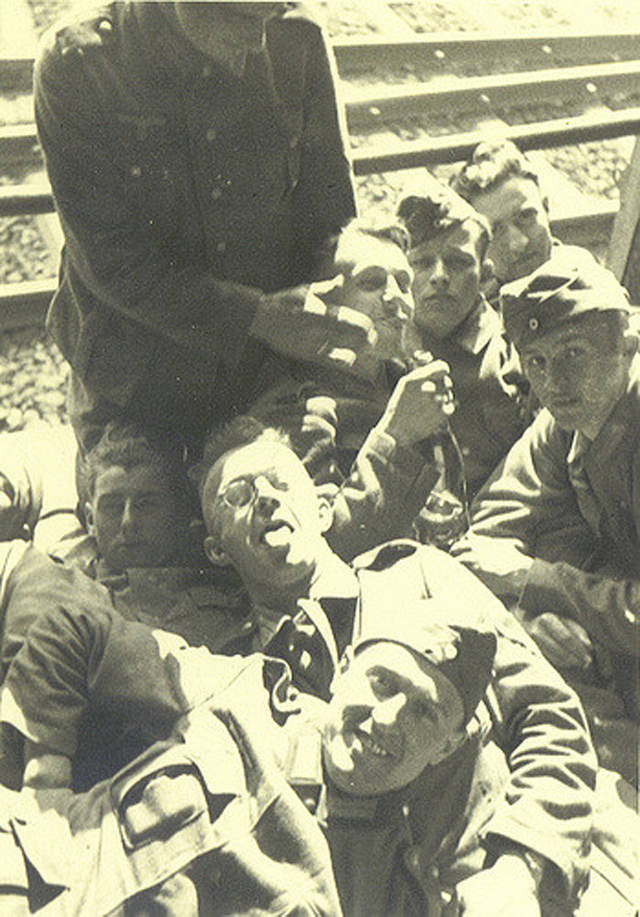 Fascinating Photos Depicting the Ordinary Lives of German Soldiers in the 1930s