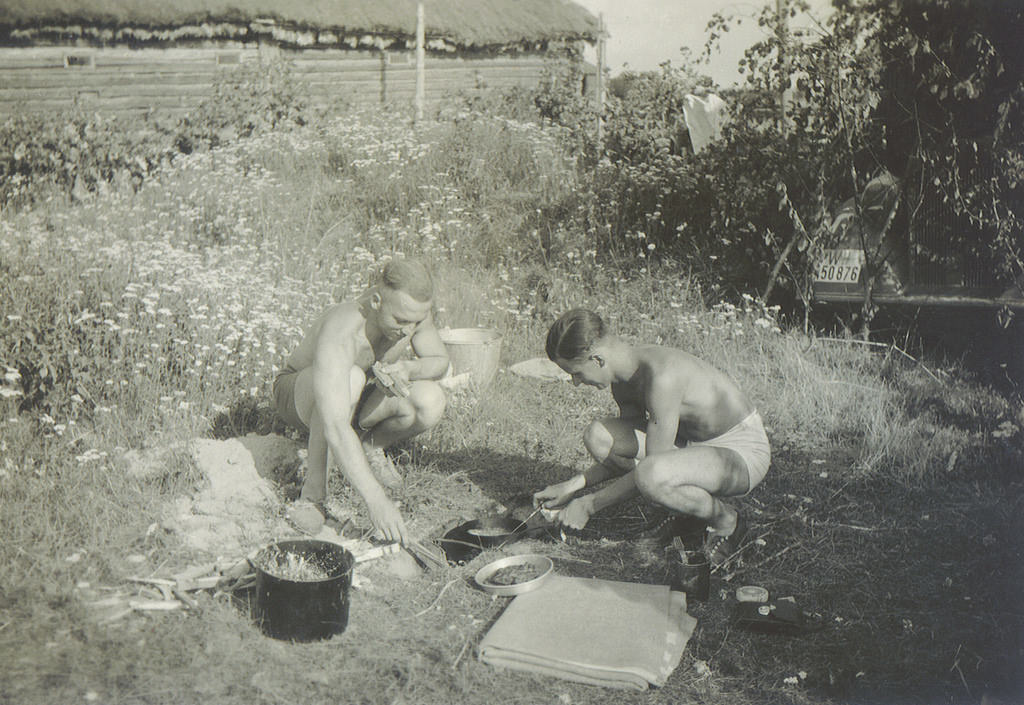 Fascinating Photos Depicting the Ordinary Lives of German Soldiers in the 1930s