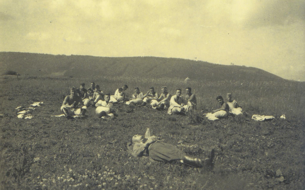 Fascinating Photos Depicting the Ordinary Lives of German Soldiers in the 1930s