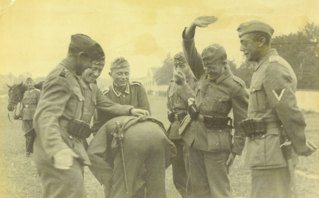 Fascinating Photos Depicting the Ordinary Lives of German Soldiers in the 1930s