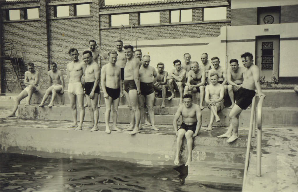 Fascinating Photos Depicting the Ordinary Lives of German Soldiers in the 1930s