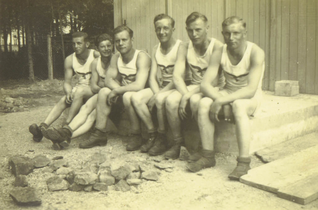 Fascinating Photos Depicting the Ordinary Lives of German Soldiers in the 1930s