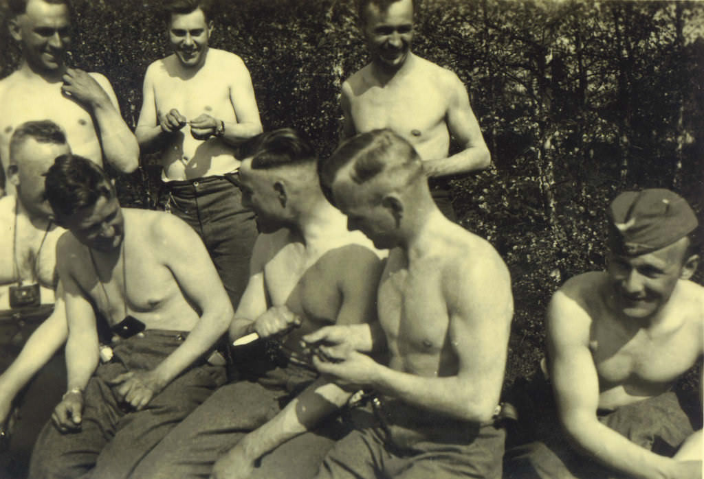Fascinating Photos Depicting the Ordinary Lives of German Soldiers in the 1930s