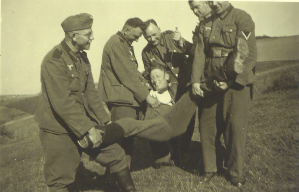 Fascinating Photos Depicting the Ordinary Lives of German Soldiers in the 1930s