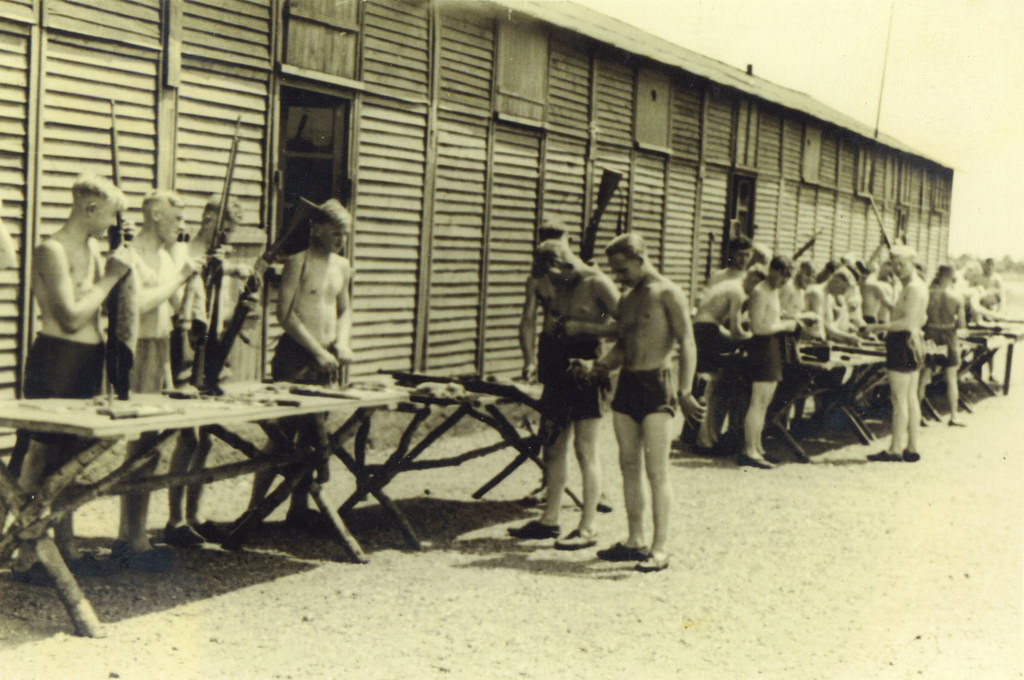 Fascinating Photos Depicting the Ordinary Lives of German Soldiers in the 1930s