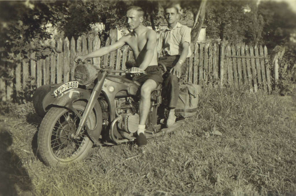 Fascinating Photos Depicting the Ordinary Lives of German Soldiers in the 1930s