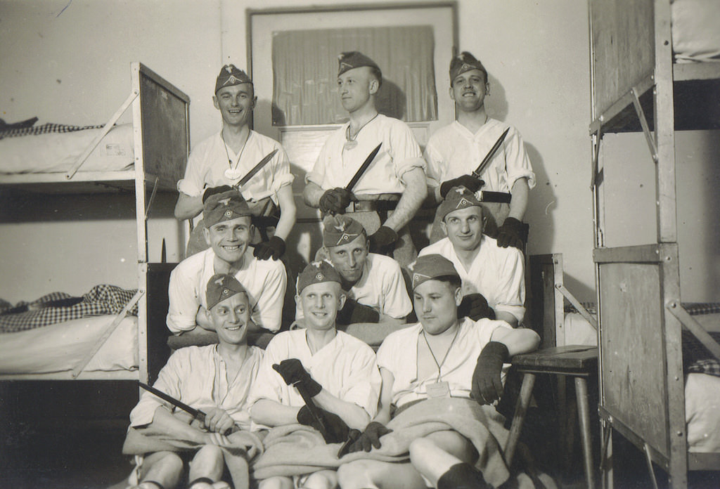 Fascinating Photos Depicting the Ordinary Lives of German Soldiers in the 1930s