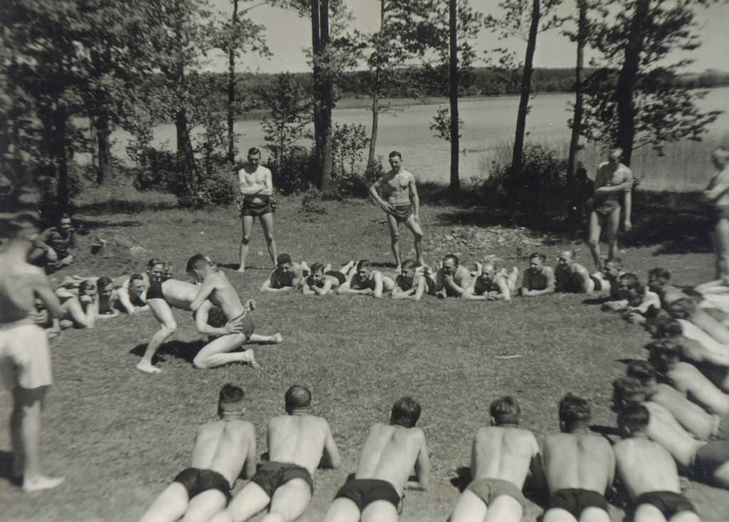 Fascinating Photos Depicting the Ordinary Lives of German Soldiers in the 1930s