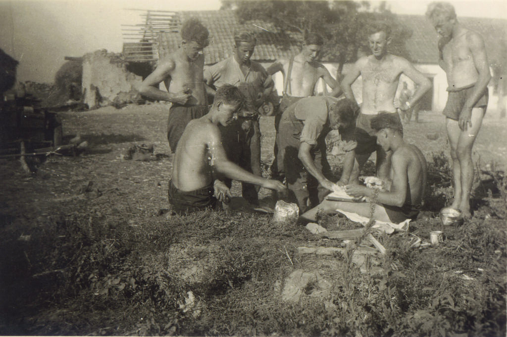 Fascinating Photos Depicting the Ordinary Lives of German Soldiers in the 1930s