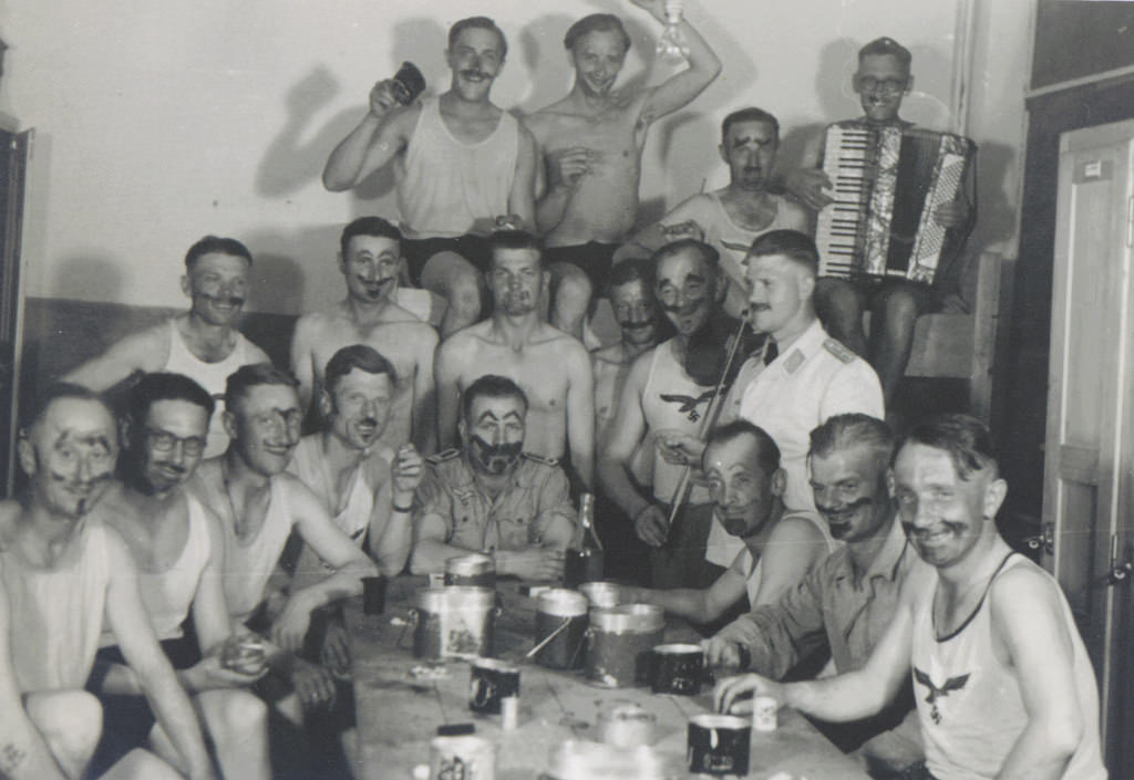 Fascinating Photos Depicting the Ordinary Lives of German Soldiers in the 1930s