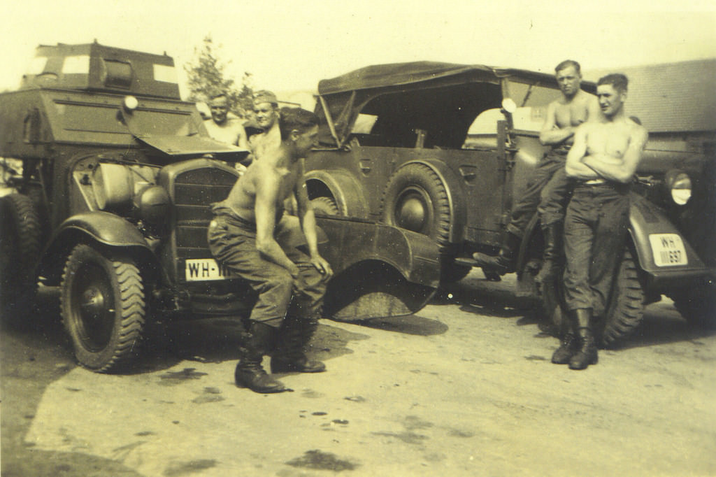 Fascinating Photos Depicting the Ordinary Lives of German Soldiers in the 1930s