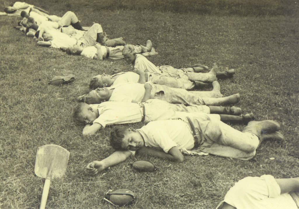 Fascinating Photos Depicting the Ordinary Lives of German Soldiers in the 1930s