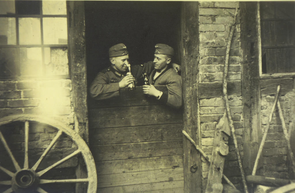 Fascinating Photos Depicting the Ordinary Lives of German Soldiers in the 1930s