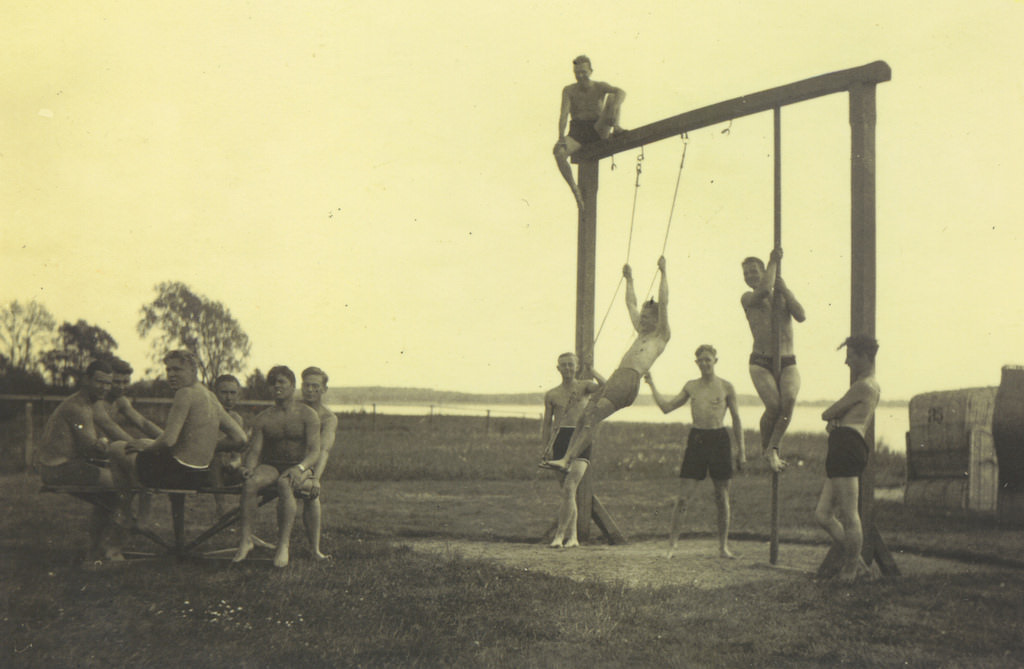 Fascinating Photos Depicting the Ordinary Lives of German Soldiers in the 1930s