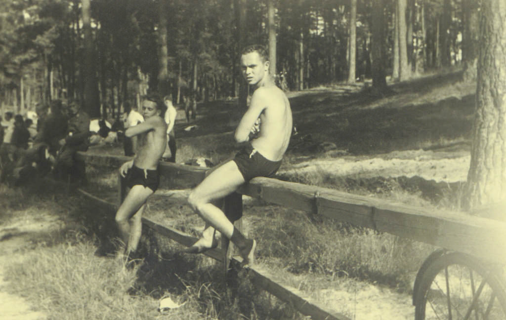 Fascinating Photos Depicting the Ordinary Lives of German Soldiers in the 1930s