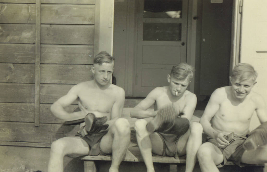 Fascinating Photos Depicting the Ordinary Lives of German Soldiers in the 1930s