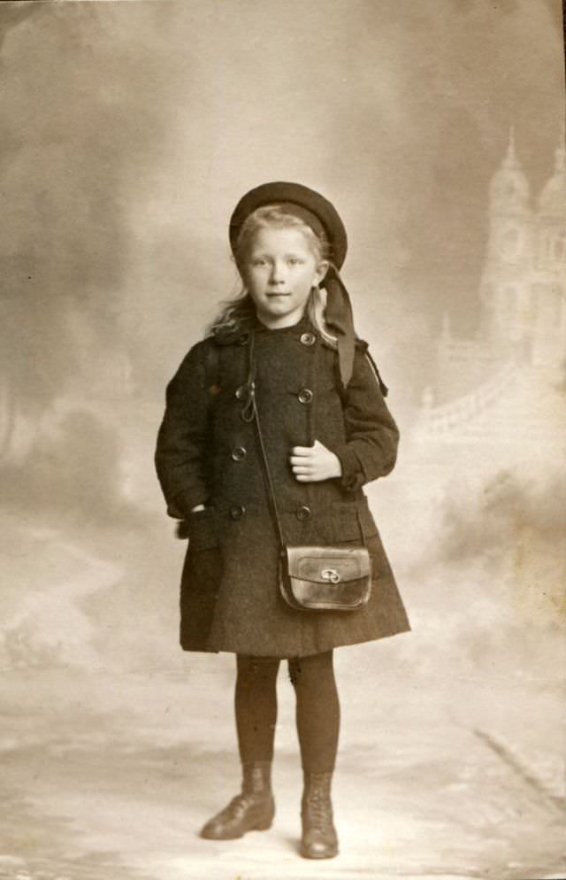 Lost in Time: The Enchanting Portraits of German Teenage Girls in the 1900s