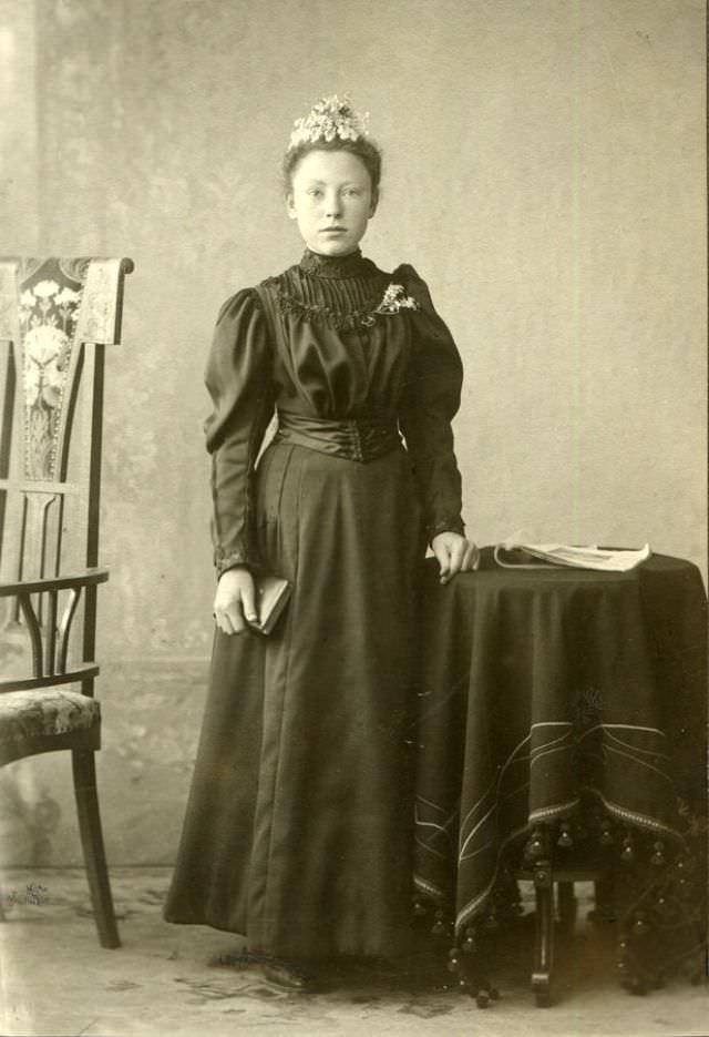 Lost in Time: The Enchanting Portraits of German Teenage Girls in the 1900s