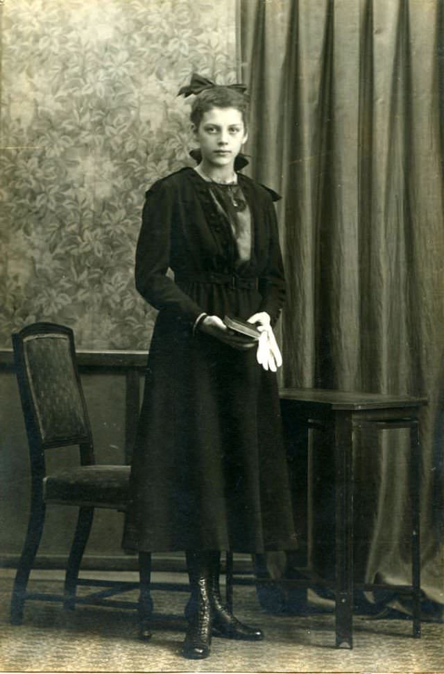 Lost in Time: The Enchanting Portraits of German Teenage Girls in the 1900s