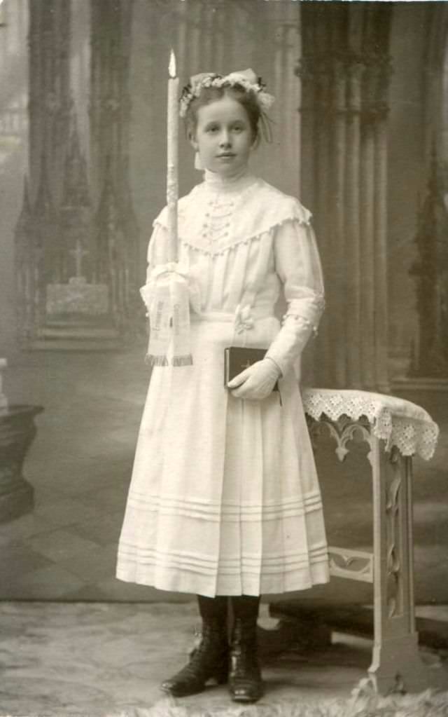 Lost in Time: The Enchanting Portraits of German Teenage Girls in the 1900s