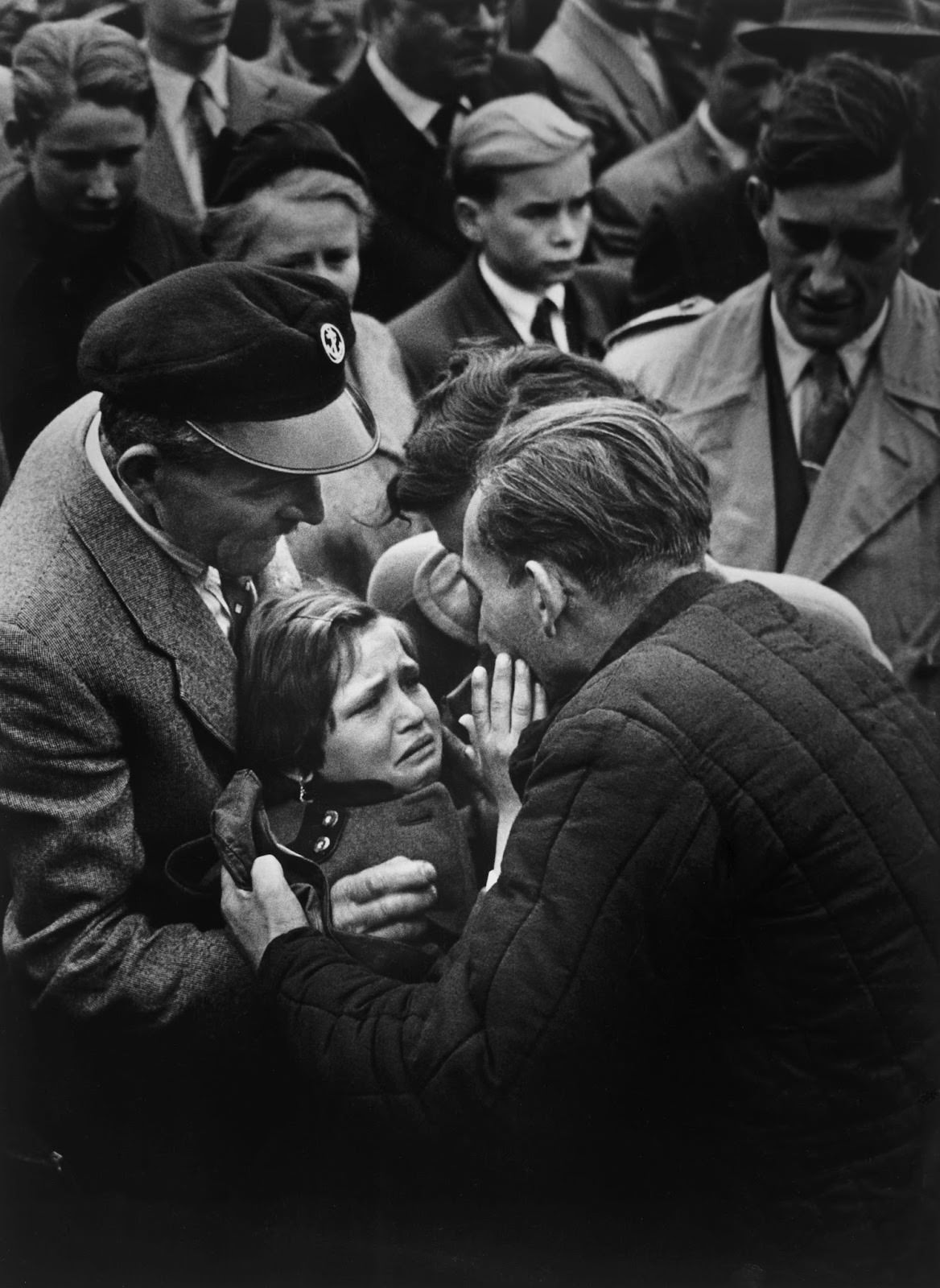 A German WWII Prisoner Meets His Daughter for the First Time Since She Was Just a Year Old in 1956