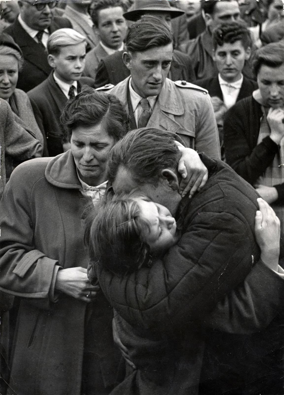 A German WWII Prisoner Meets His Daughter for the First Time Since She Was Just a Year Old in 1956