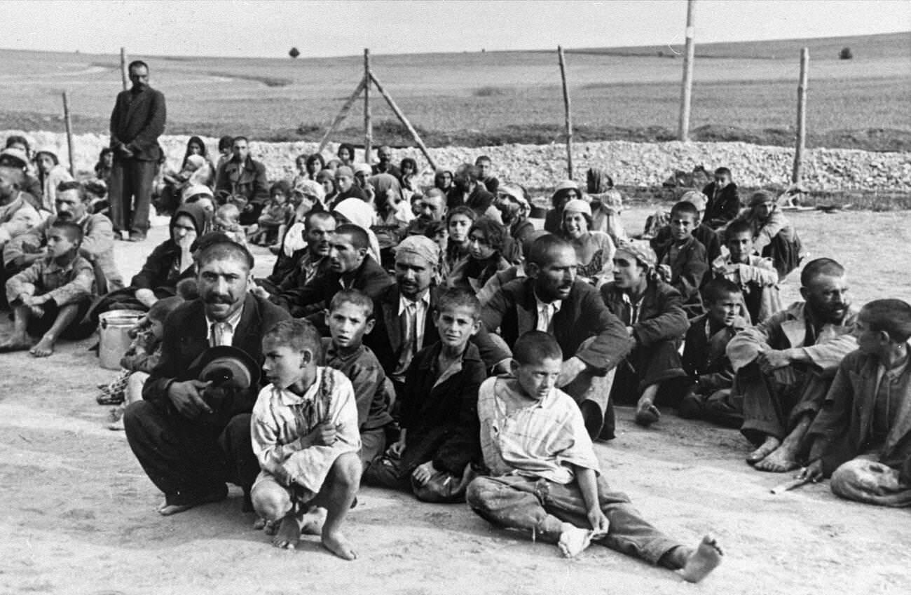 Romani (Gypsy) prisoners at Belzec labor camp in 1940.