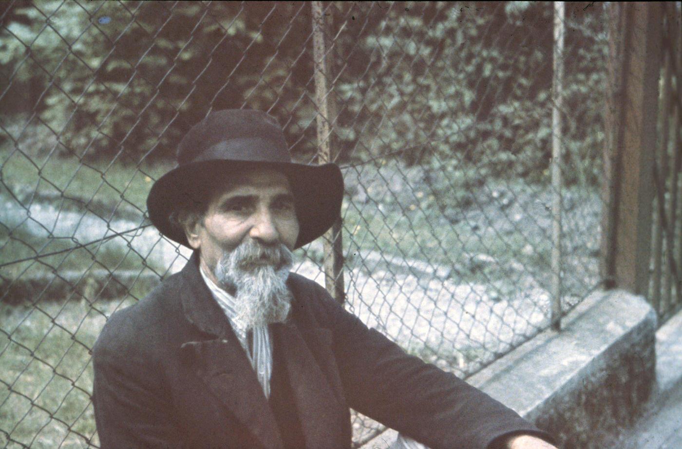 An old man in Asperg prior to deportation to a camp in Poland, May 1940.