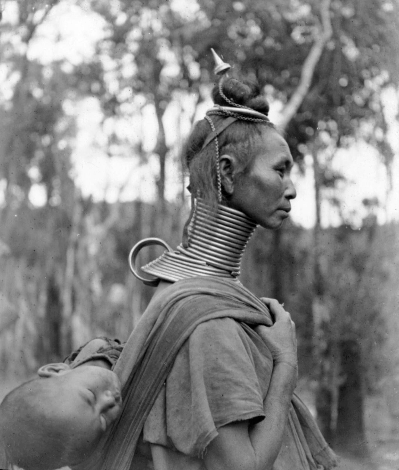 Padaung woman and child, Mong Pai State, Burma, 1919.