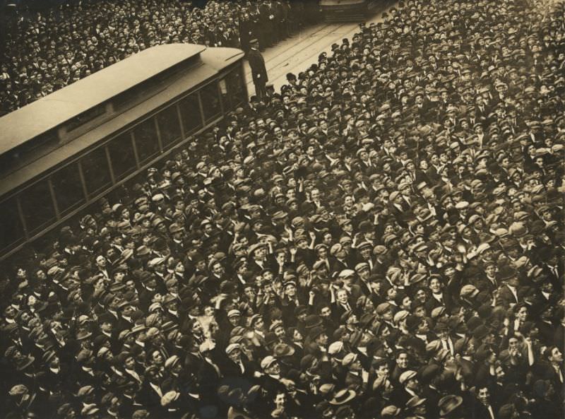 Huge crowd of baseball fans watching baseball scoreboard during World Series game, 1911.