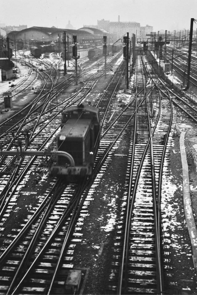 The working end of Gare Austerlitz. This station was the Paris anchor for routes to the southwest of France, Paris, December 1969