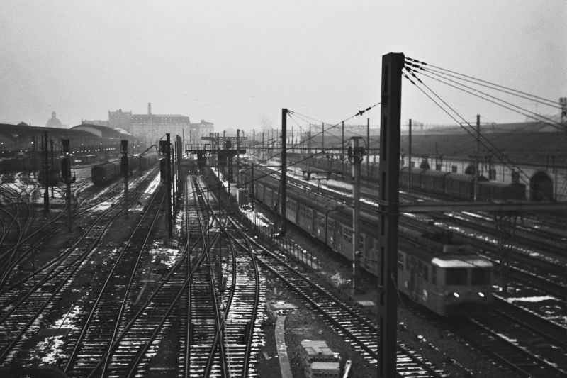 The working end of Gare Austerlitz. This station was the Paris anchor for routes to the southwest of France, Paris, December 1969