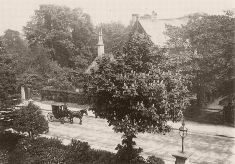 House near Queen’s Hotel