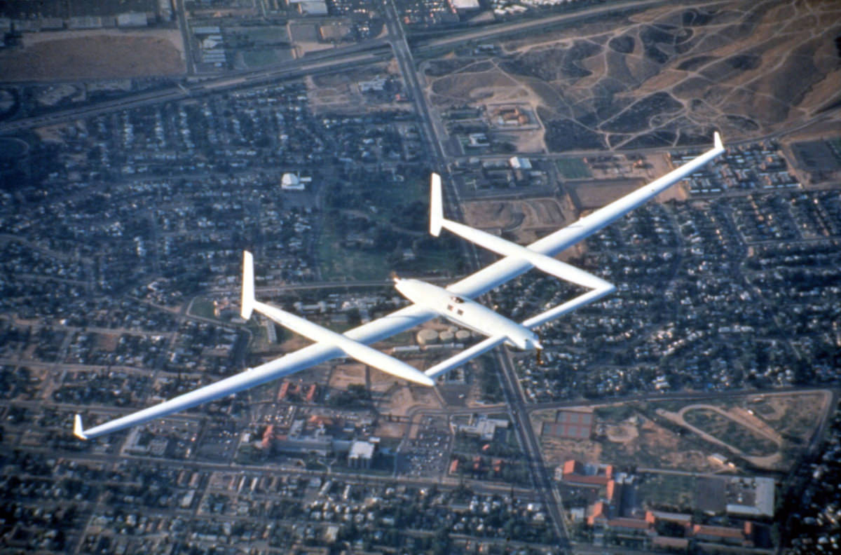 Rutan Voyager's Trailblazing Flight Around the World, Without Rest or Refuel