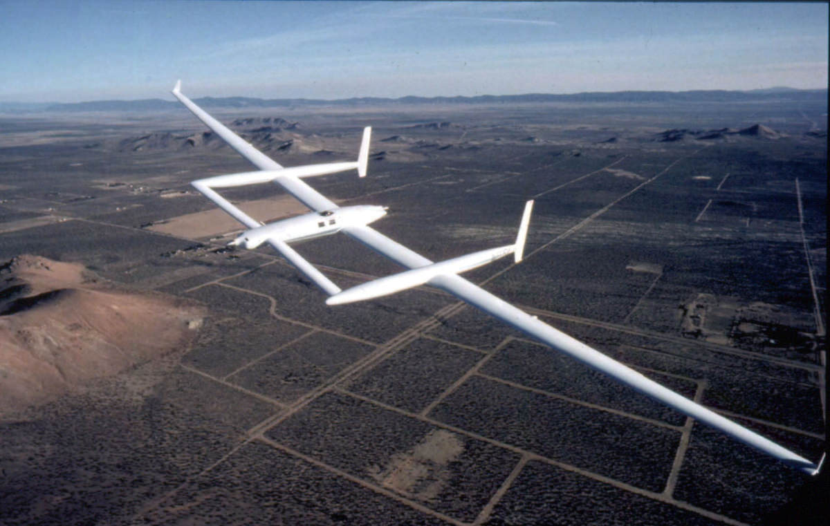 Rutan Voyager's Trailblazing Flight Around the World, Without Rest or Refuel