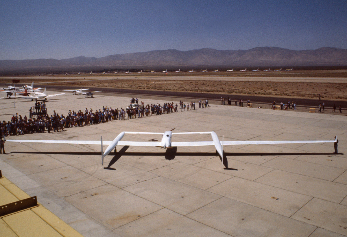 Rutan Voyager's Trailblazing Flight Around the World, Without Rest or Refuel